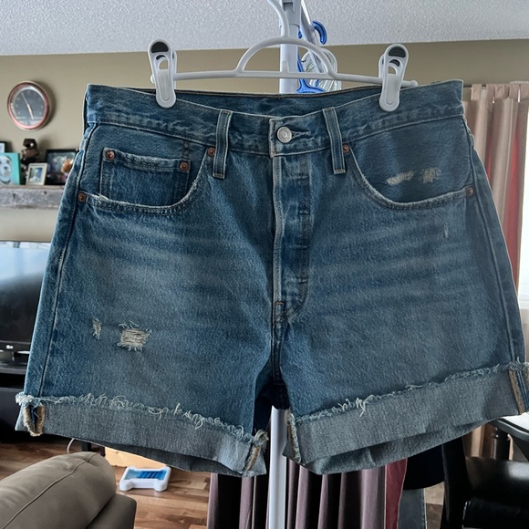 Levi’s 501 Mid Length Short NWOT - Picture 3 of 4